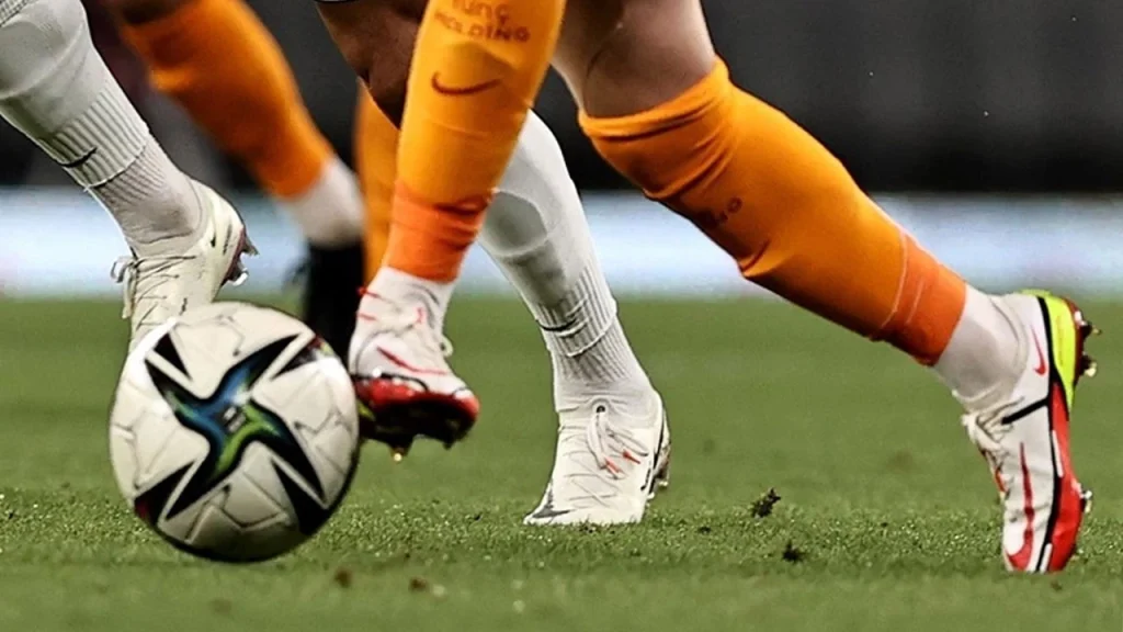 Galatasaray Trabzonspor maçının kamp kadrosunu açıkladı! 3 önemli eksik